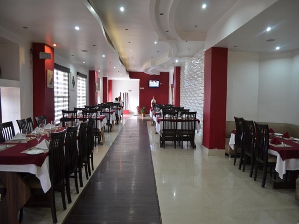 Hotel Rajdhani Regency Гувахати Экстерьер фото