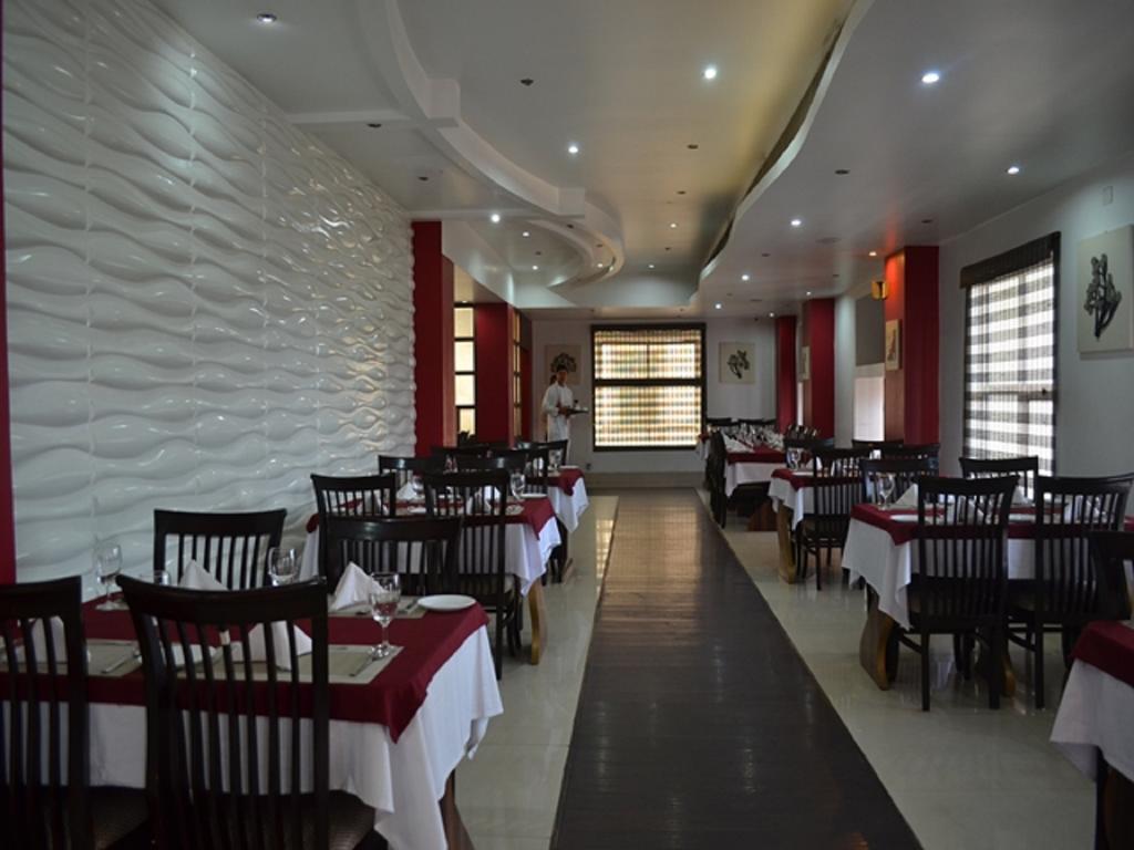 Hotel Rajdhani Regency Гувахати Экстерьер фото