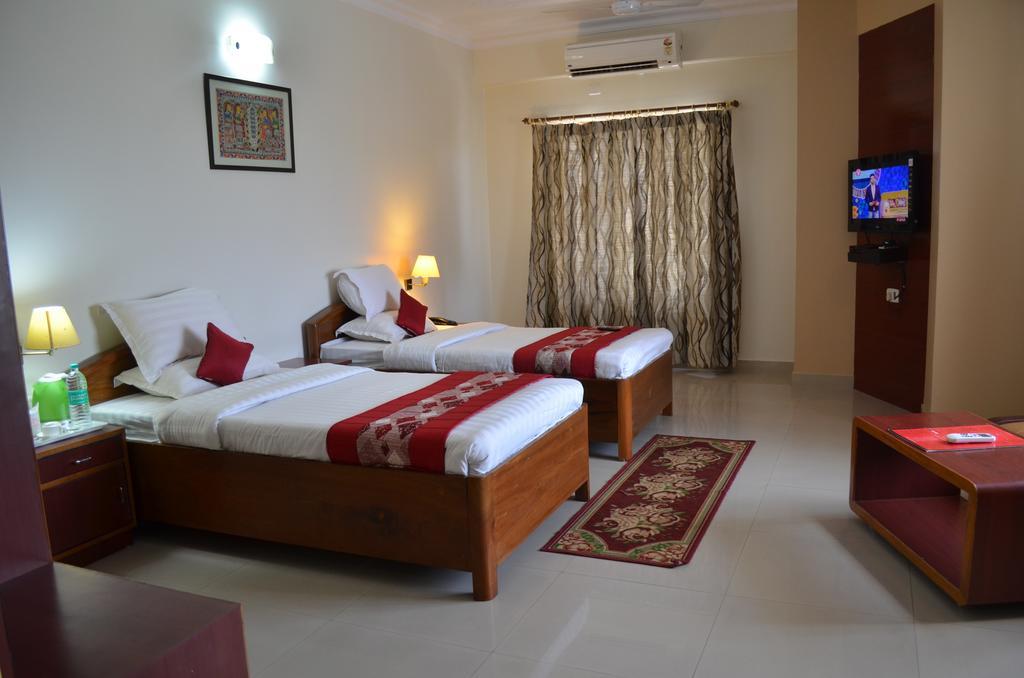 Hotel Rajdhani Regency Гувахати Номер фото