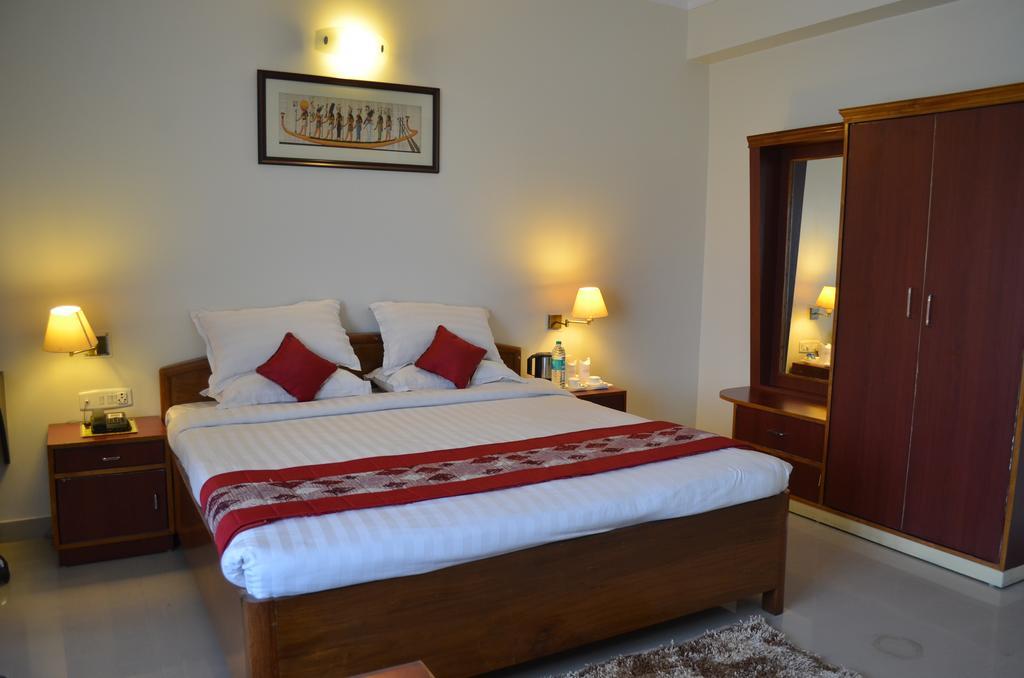 Hotel Rajdhani Regency Гувахати Номер фото