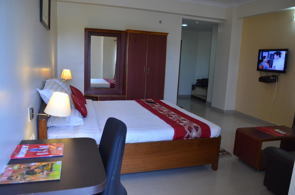 Hotel Rajdhani Regency Гувахати Номер фото