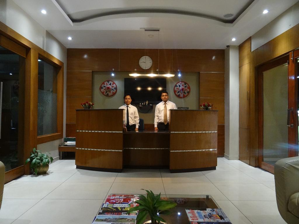 Hotel Rajdhani Regency Гувахати Экстерьер фото