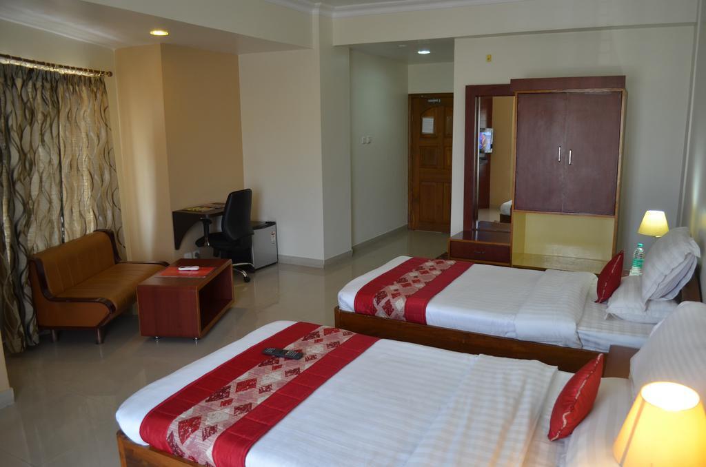 Hotel Rajdhani Regency Гувахати Номер фото
